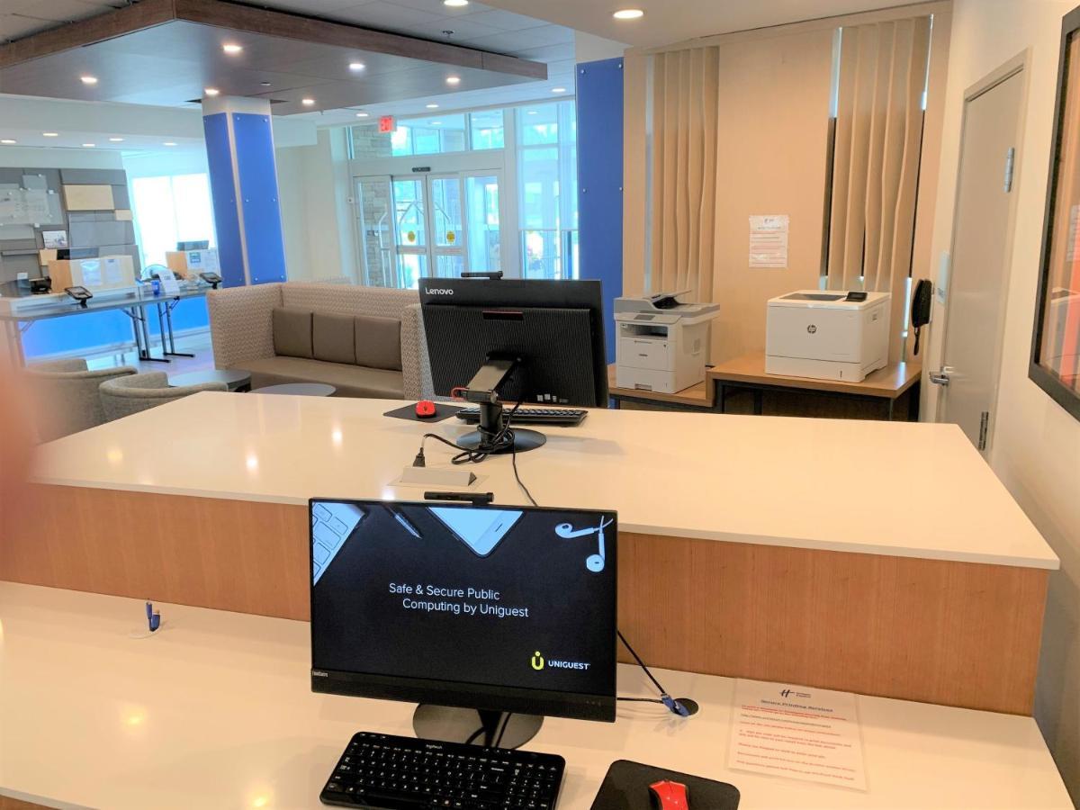 Holiday Inn Express & Suites Wilmington West - Medical Park By Ihg Екстериор снимка