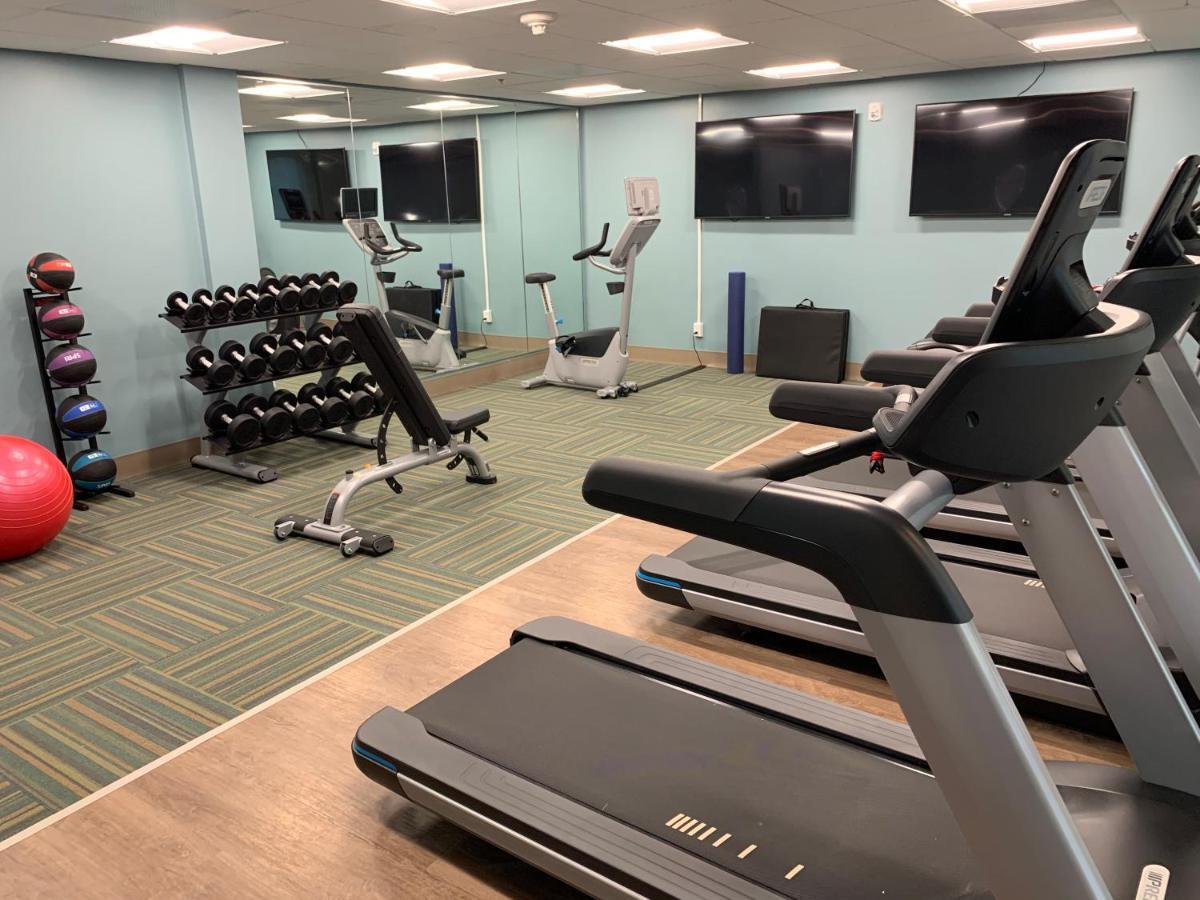 Holiday Inn Express & Suites Wilmington West - Medical Park By Ihg Екстериор снимка