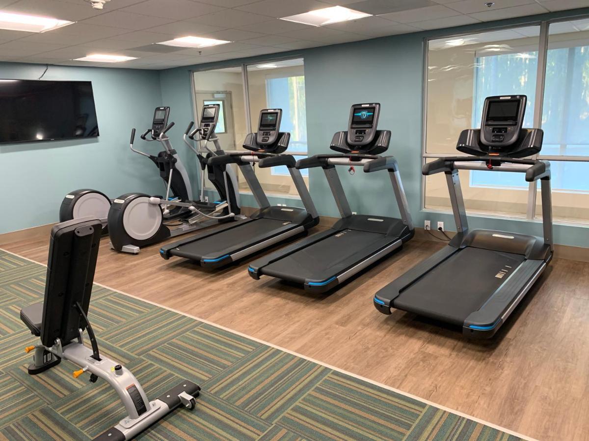 Holiday Inn Express & Suites Wilmington West - Medical Park By Ihg Екстериор снимка